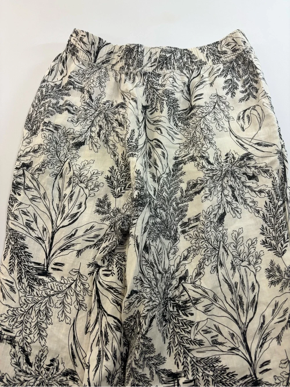 Tahari Linen Crop Pants Size Large Black/Cream Wide Leg Pants Botanical Print